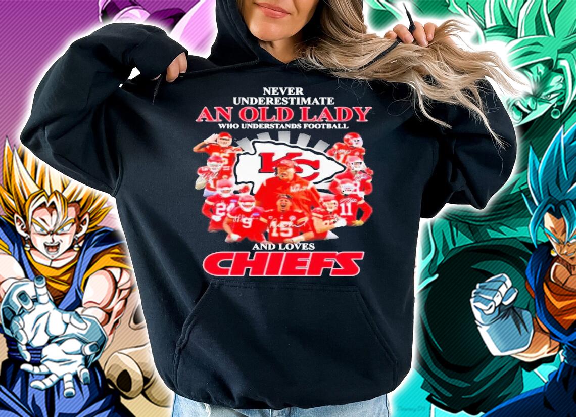 Kansas City Chiefs Never Underestimate An Old Lady Who Understands Football Signatures Shirt t-shirt hoodie