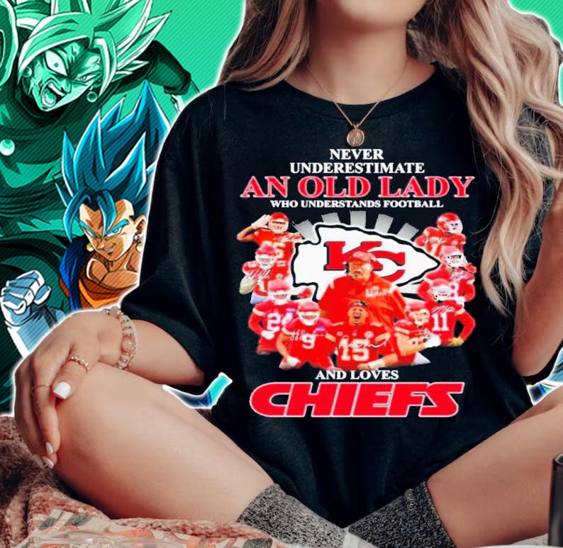 Kansas City Chiefs Never Underestimate An Old Lady Who Understands Football Signatures Shirt t-shirt woman shirt