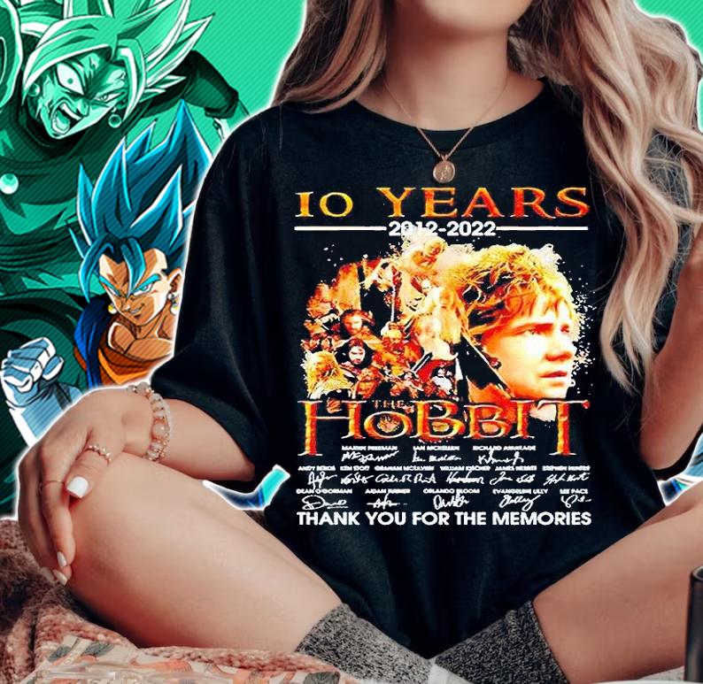 10 years 2012 2022 The Hobbit thank You for the memories signatures t-shirt woman shirt
