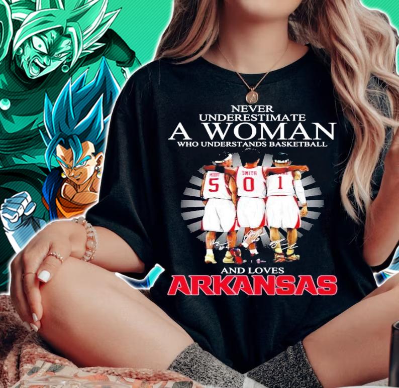 Never underestimate a woman who understand basketball and love Arkansas signature shirt woman shirt