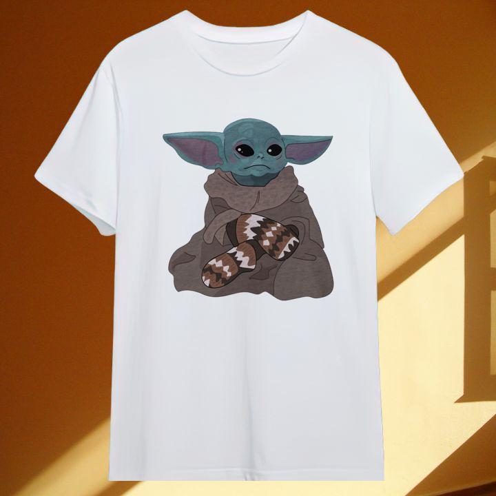 Bernie Sanders Baby Yoda Mittens Meme T-Shirt – Star Wars Fans Love Bernie Style